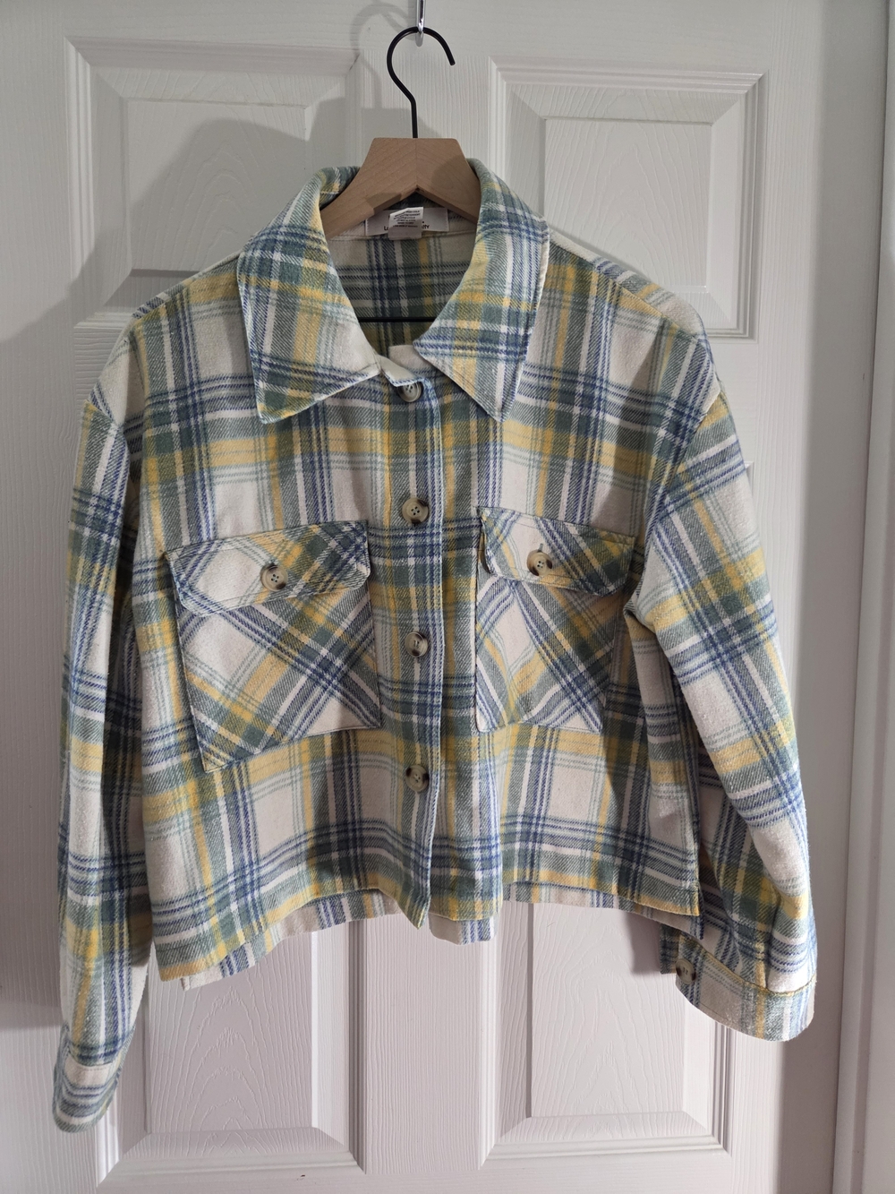 Button-Front Plaid Cropped Shirt Jacket in Yellow & Blue